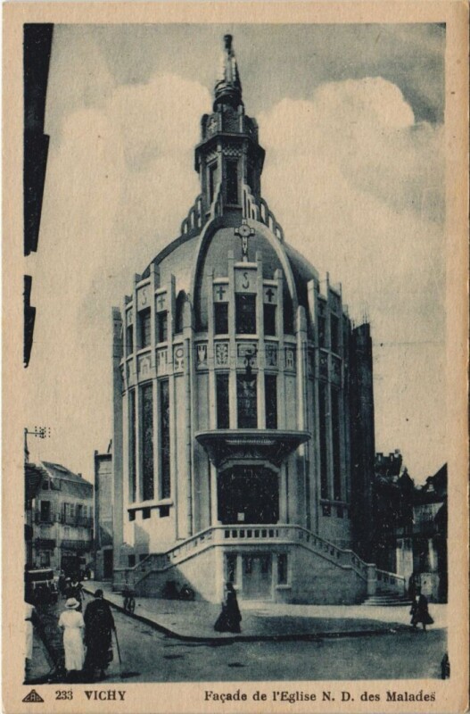 Carte postale ancienne Vichy Facade de l'Eglise N. D. des Malades à Vichy