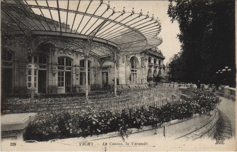 Carte postale ancienne Vichy Le Casino, La Veranda à Vichy