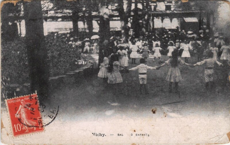 Carte postale ancienne Vichy Bal d'enfants à Vichy