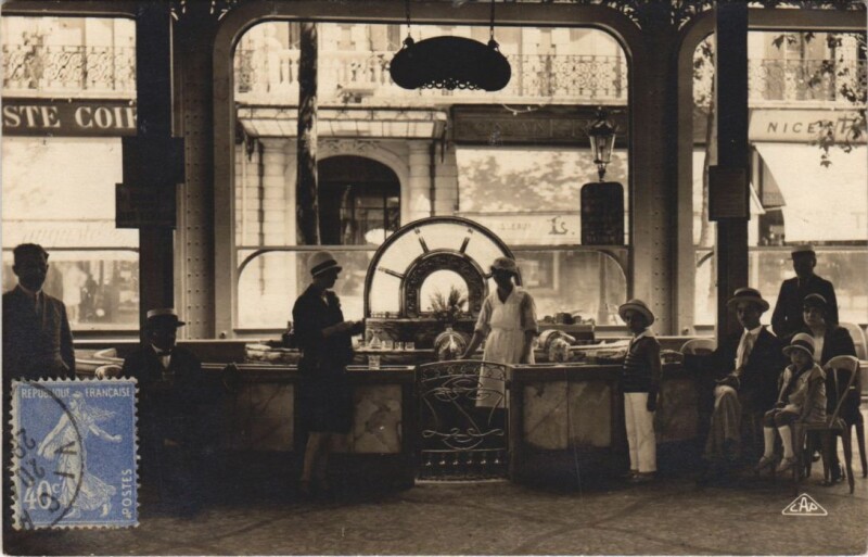 Carte postale ancienne Vichy Source Lucas à Vichy