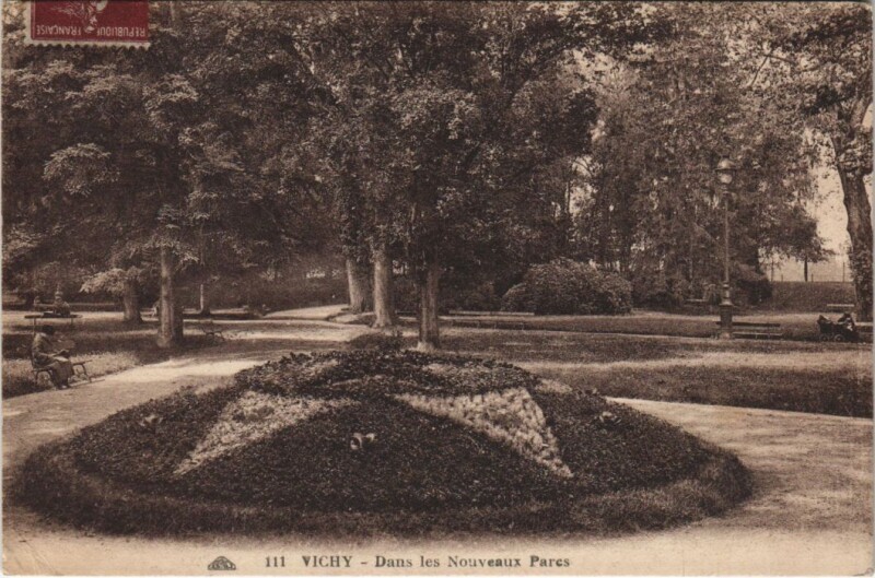 Carte postale ancienne Vichy Dans les Nouveaux Parcs à Vichy