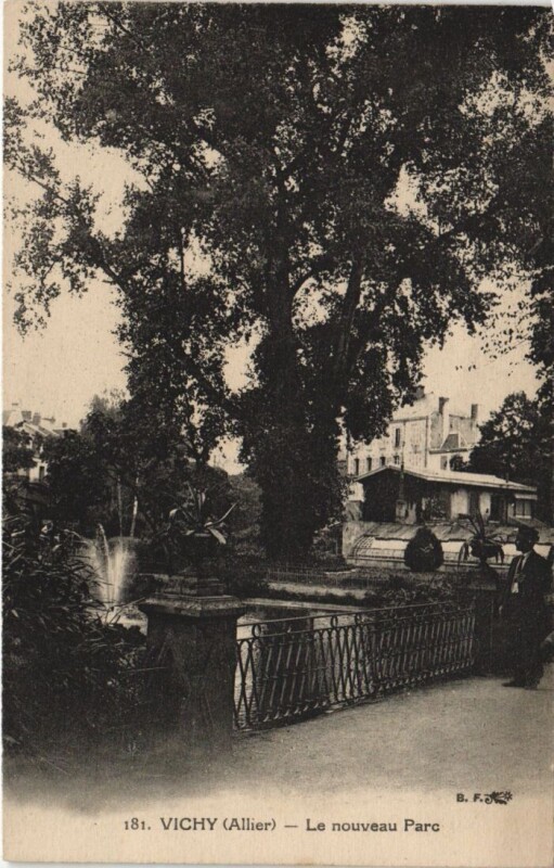 Carte postale ancienne Vichy Le nouveau Parc à Vichy