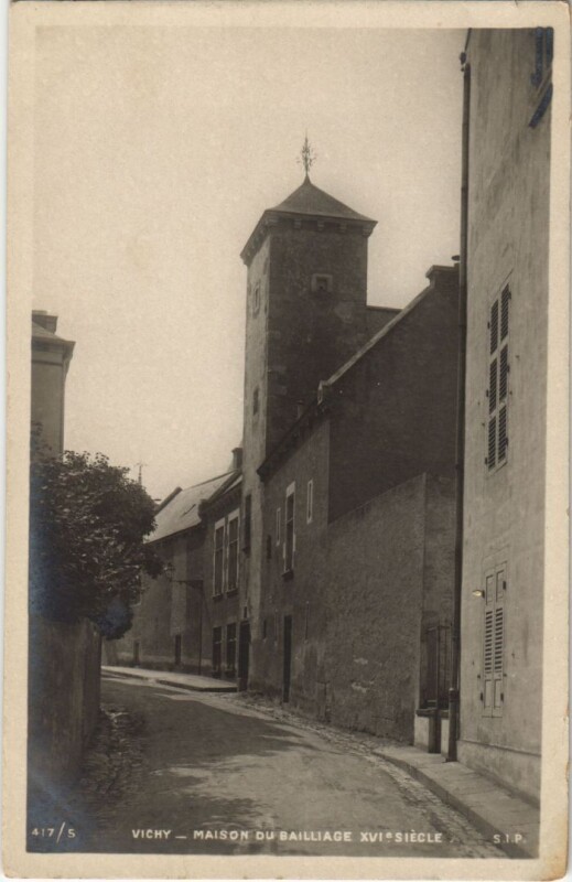 Carte postale ancienne Vichy Maison du Bailliage à Vichy
