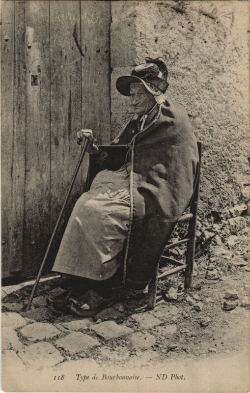 Carte postale ancienne Type de Bourbonnaise