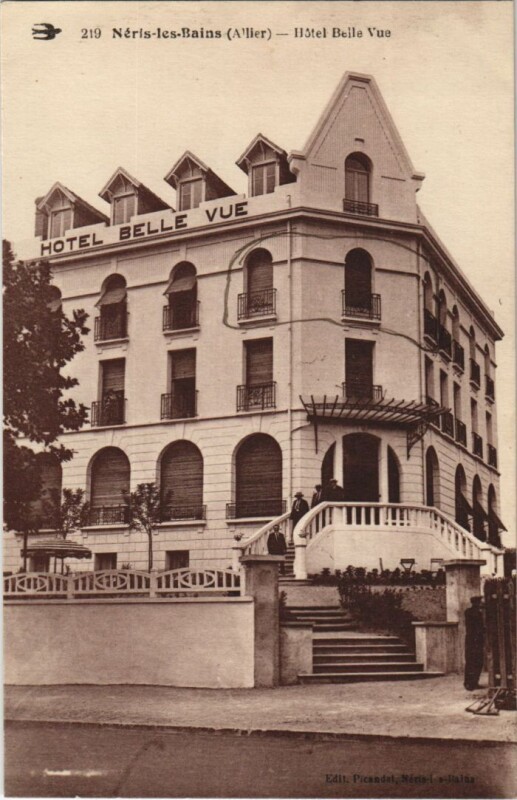 Carte postale ancienne Neris-les-Bains Hotel Belle Vue