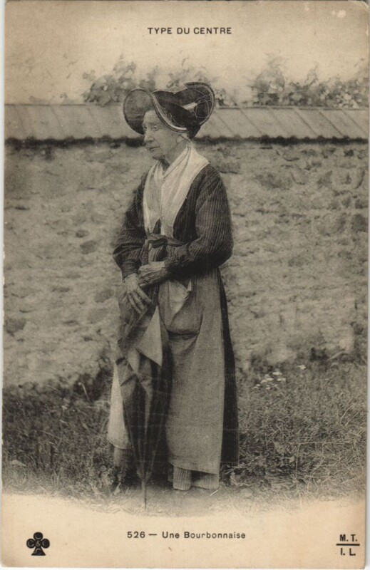 Carte postale ancienne Une Bourbonnaise - Type du Centre