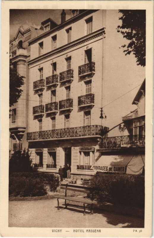 Carte postale ancienne Vichy Hotel Massena à Vichy