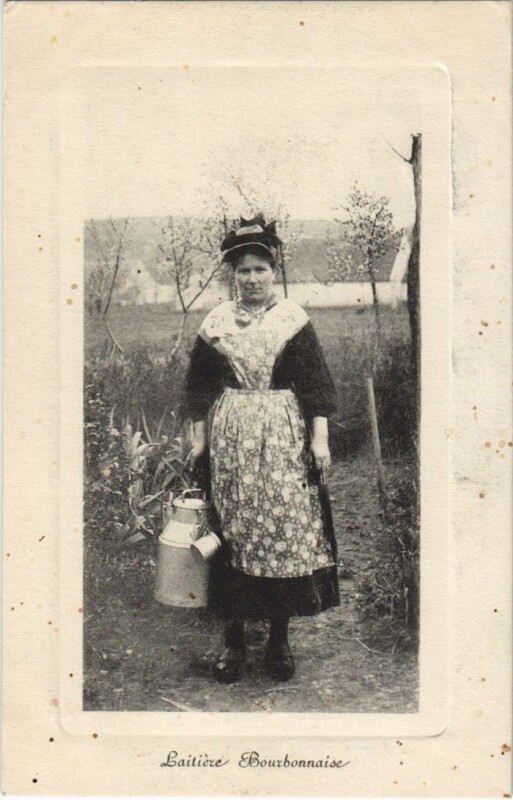 Carte postale ancienne Laitiere Bourbonnaise