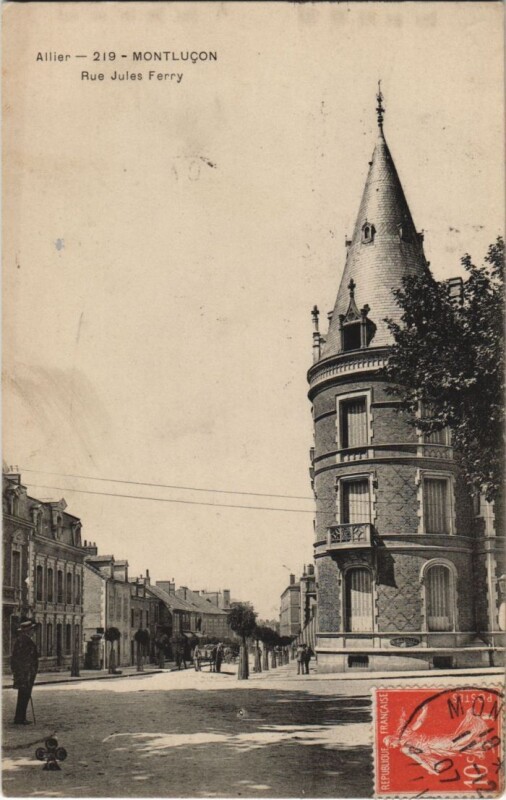 Carte postale ancienne Montlucon Rue Jules Ferry