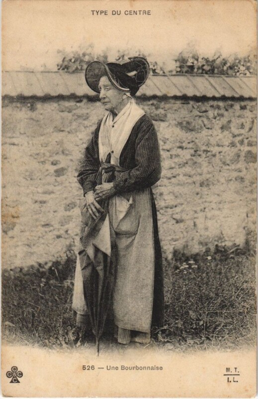 Carte postale ancienne Une Bourbonnaise - Type du Centre