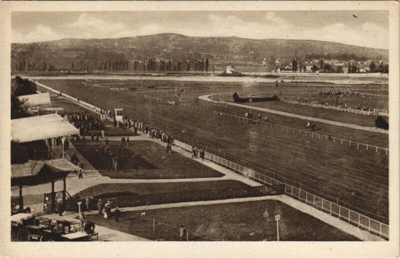 Carte postale ancienne Vichy Le Champ de Courses à Vichy