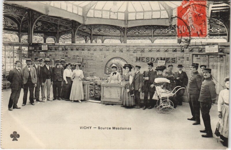 Carte postale ancienne Vichy Source Mesdames à Vichy