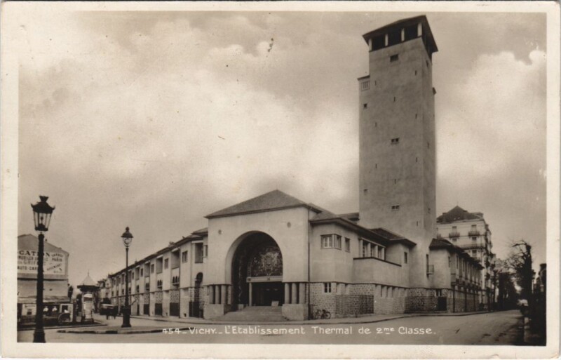 Carte postale ancienne Vichy L'Etablissement Thermal de 2. Classe à Vichy