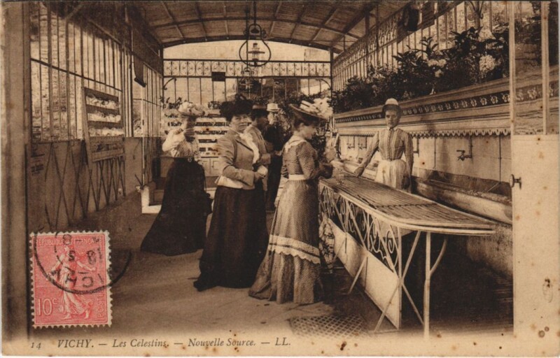Carte postale ancienne Vichy Les Celestins - Nouvelle Source à Vichy