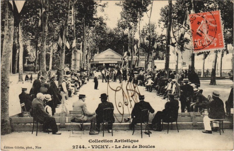 Carte postale ancienne Vichy Le Jeu de Boules à Vichy
