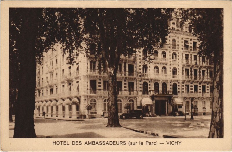 Carte postale ancienne Vichy Hotel des Ambassadeurs à Vichy