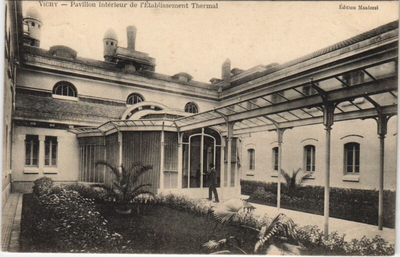 Carte postale ancienne Vichy Pavillon Interieur de l'Etablissement Thermal à Vichy