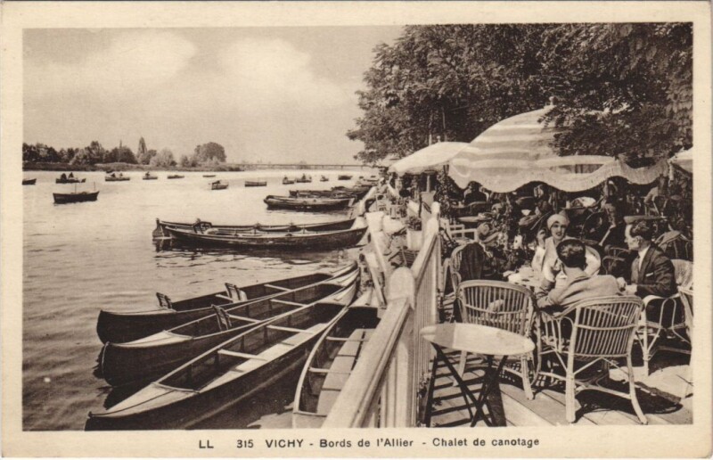 Carte postale ancienne Vichy Bords de l'Allier - Chalet de Canotage à Vichy