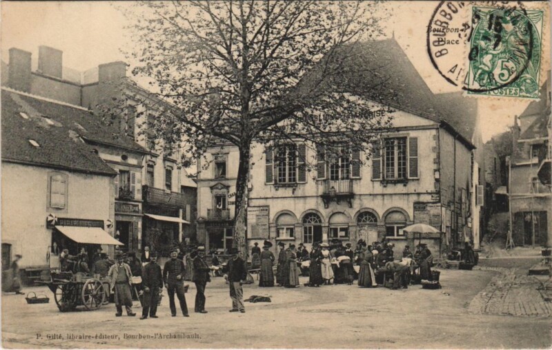 Carte postale ancienne Bourbon-l'Archambault Square Scene à Bourbon-l'Archambault