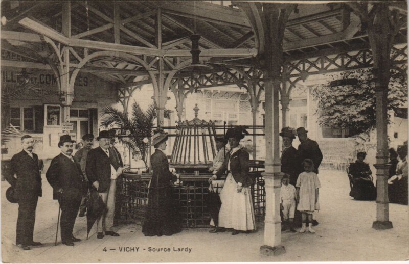 Carte postale ancienne Vichy Source Lardy à Vichy