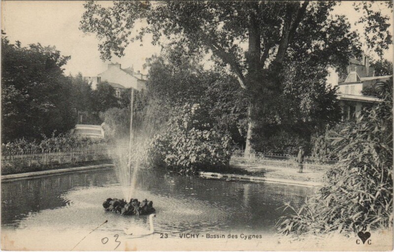 Carte postale ancienne Vichy Bassin des Cygnes à Vichy