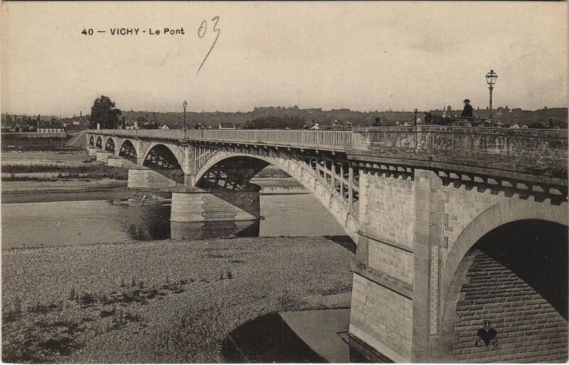 Carte postale ancienne Vichy Le Pont à Vichy