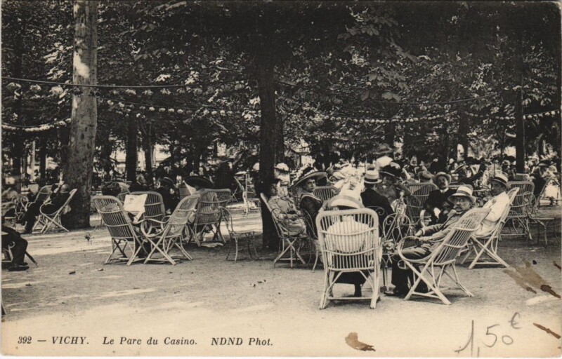 Carte postale ancienne Vichy Le Parc du Casino à Vichy