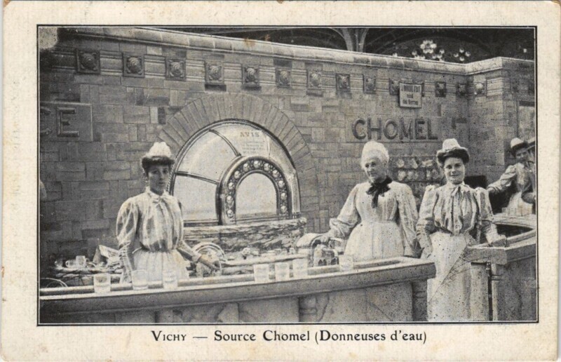 Carte postale ancienne Vichy Source Chomel - Donneuses d'Eau à Vichy