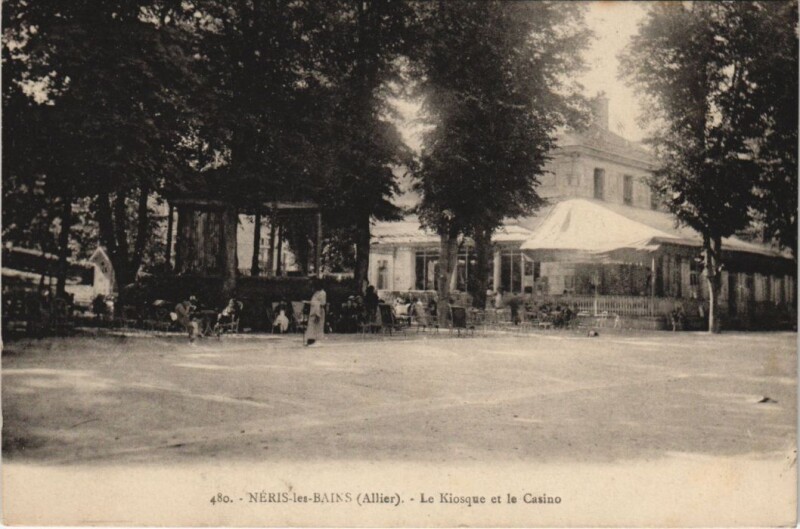 Carte postale ancienne Neris-les-Bains Le Kiosque et le Casino