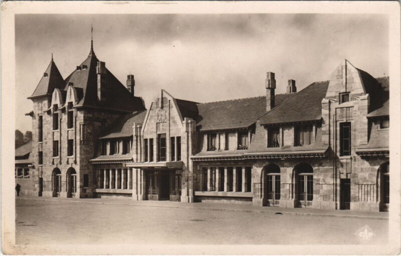 Carte postale ancienne Neris-les-Bains La Gare