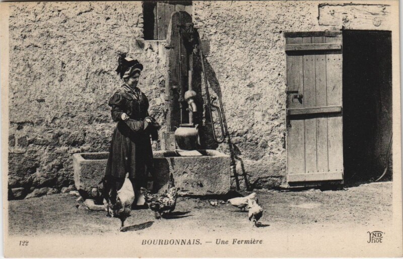 Carte postale ancienne Bourbonnais - Une Fermiere