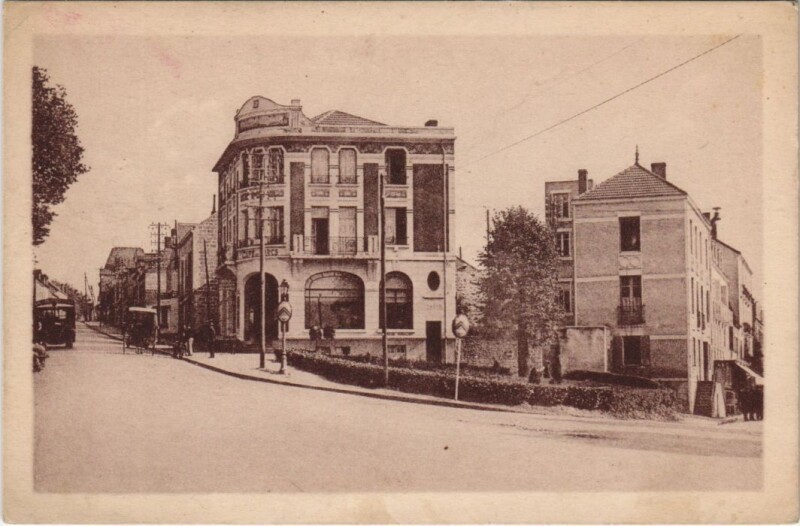 Carte postale ancienne Neris-les-Bains Le Boulevard des Arenes