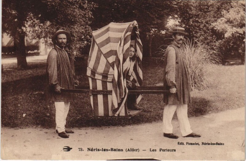 Carte postale ancienne Neris-les-Bains Les Porteurs