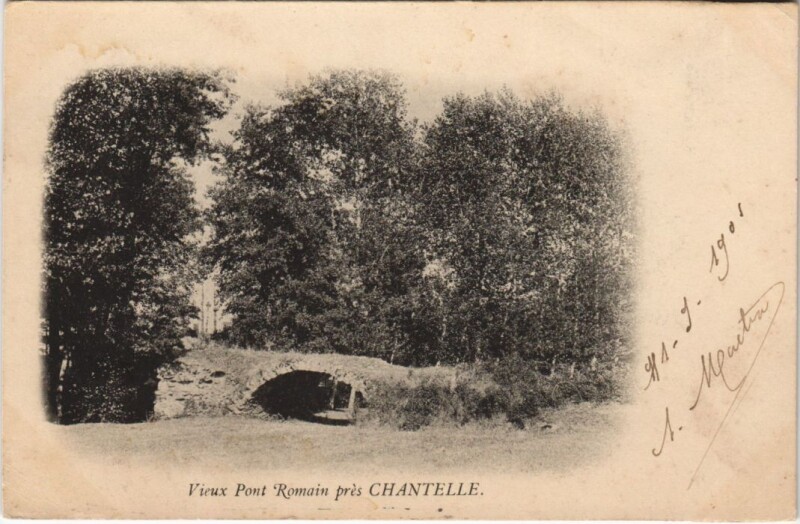 Carte postale ancienne Vieux Pont Romain pres Chantelle à Chantelle
