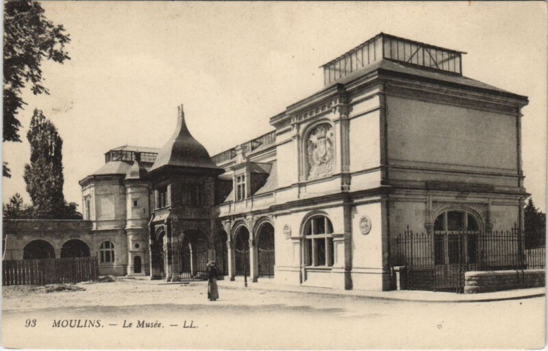 Carte postale ancienne Moulins Le Musee à Moulins