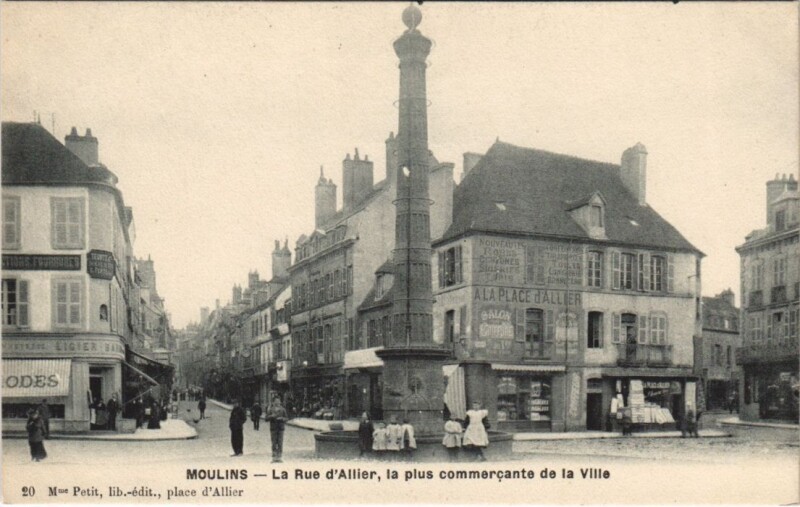 Carte postale ancienne Moulins La Rue d'Allier - La Plus Commercante de la Ville à Moulins
