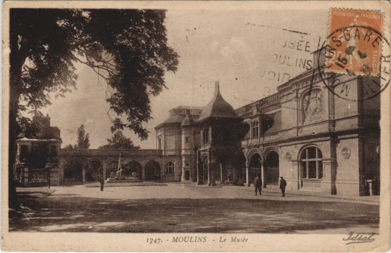 Carte postale ancienne Moulins Le Musee à Moulins