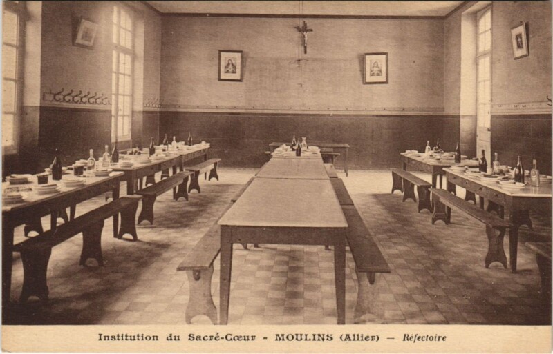 Carte postale ancienne Moulins Institution du Sacre-Coeur - Refectoire à Moulins