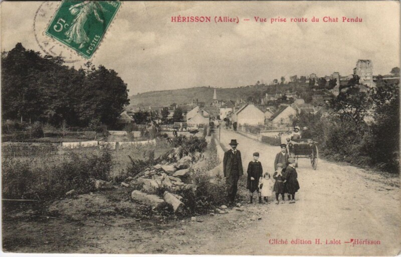 Carte postale ancienne Herisson Vue prise Route du Chat Pendu