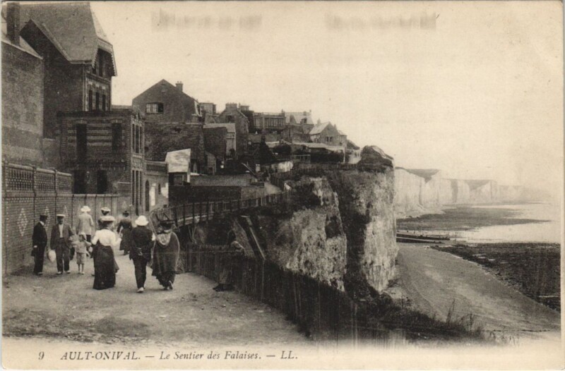 Carte postale ancienne Ault Le Sentier des Falaises