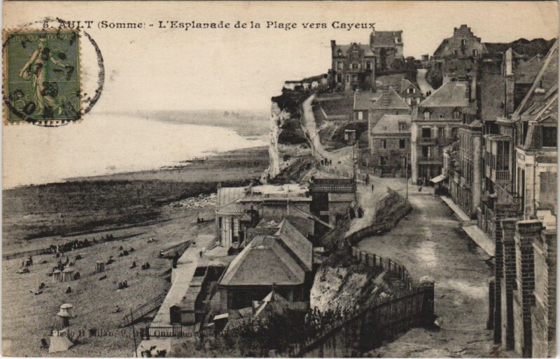 Carte postale ancienne Ault Esplanade de la Plage