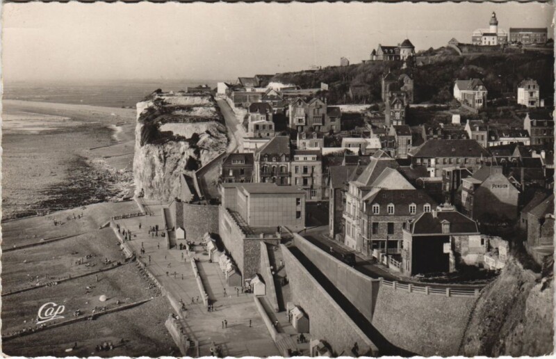 Carte postale ancienne Ault vue sur la Ville