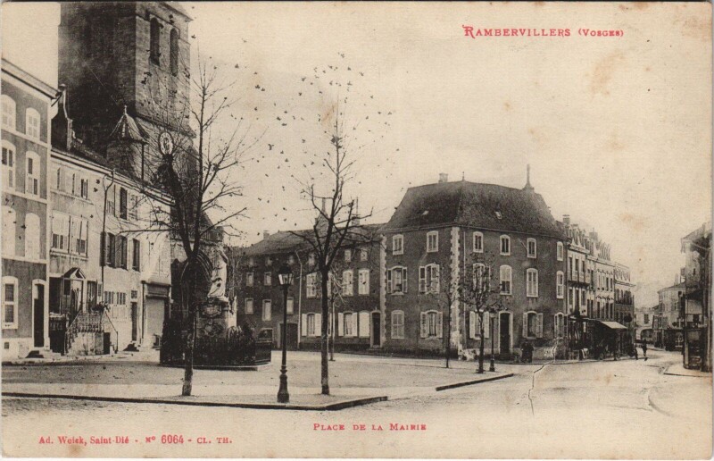 Carte postale ancienne Rambervillers - Place de la Mairie à Rambervillers
