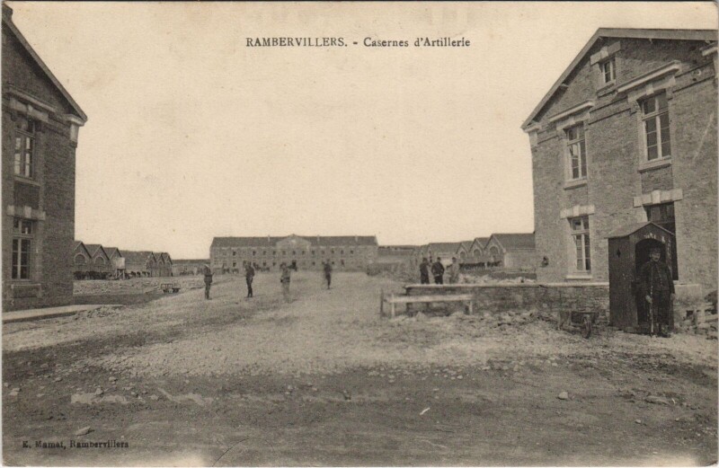 Carte postale ancienne Rambervillers - Casernes d'Artillerie à Rambervillers