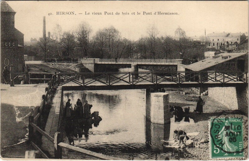 Carte postale ancienne Hirson Le vieux Pont de bois et le Pont d'Hermisson à Hirson