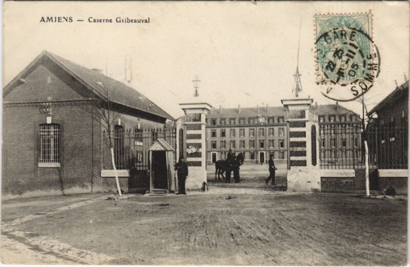 Carte postale ancienne Amiens Caserne Gribeauval à Amiens