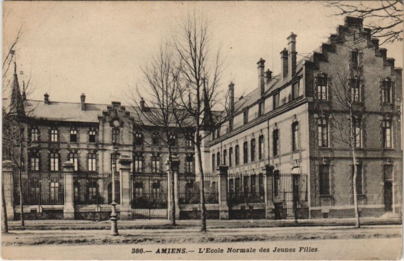 Carte postale ancienne Amiens Ecole Normale des Jeunes Filles à Amiens