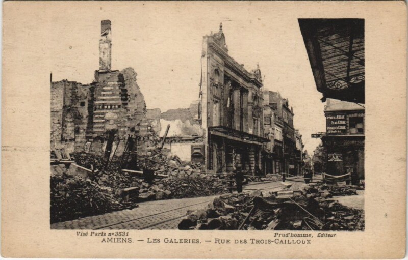Carte postale ancienne Bombardement Amiens Les Galeries Rue des Trois-Cailloux à Amiens
