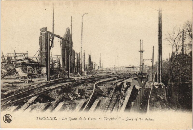 Carte postale ancienne Tergnier Les Quais de la Gare à Tergnier