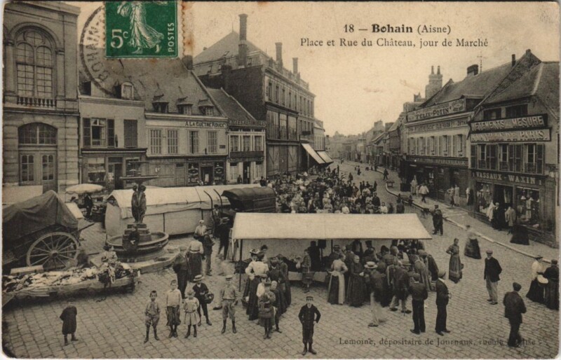 Carte postale ancienne Bohain Place et Rue du Chateau